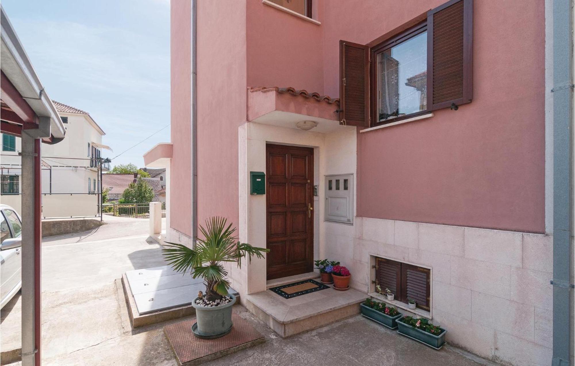 Lovely Apartment In Split With Wifi ภายนอก รูปภาพ
