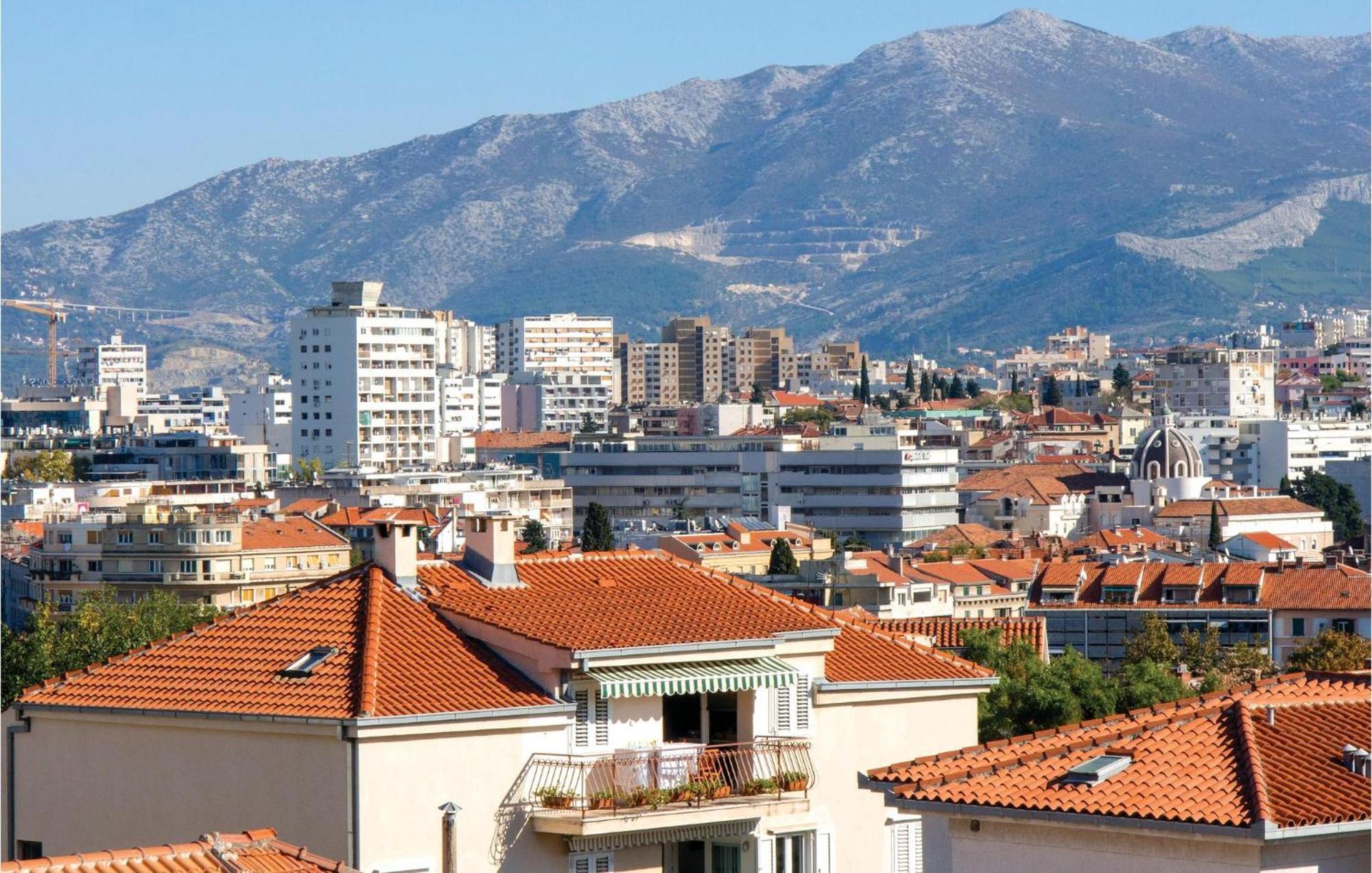 Lovely Apartment In Split With Wifi ภายนอก รูปภาพ