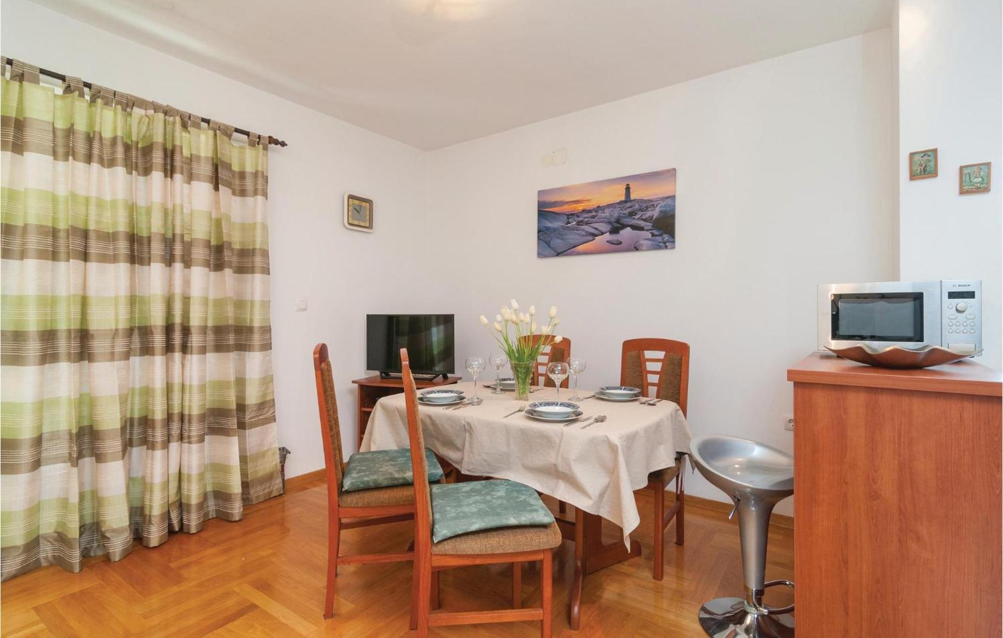 Lovely Apartment In Split With Wifi ภายนอก รูปภาพ