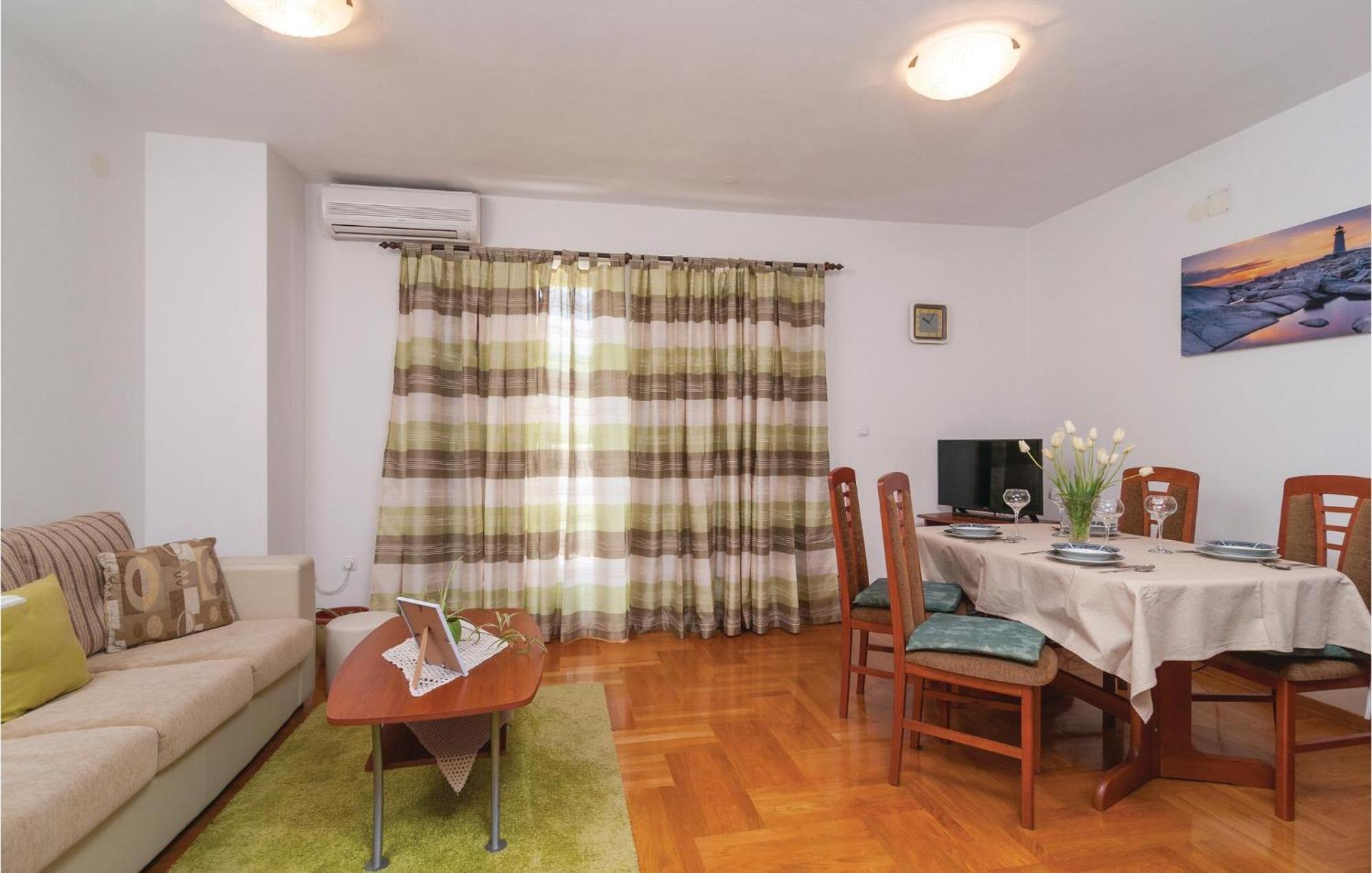 Lovely Apartment In Split With Wifi ภายนอก รูปภาพ