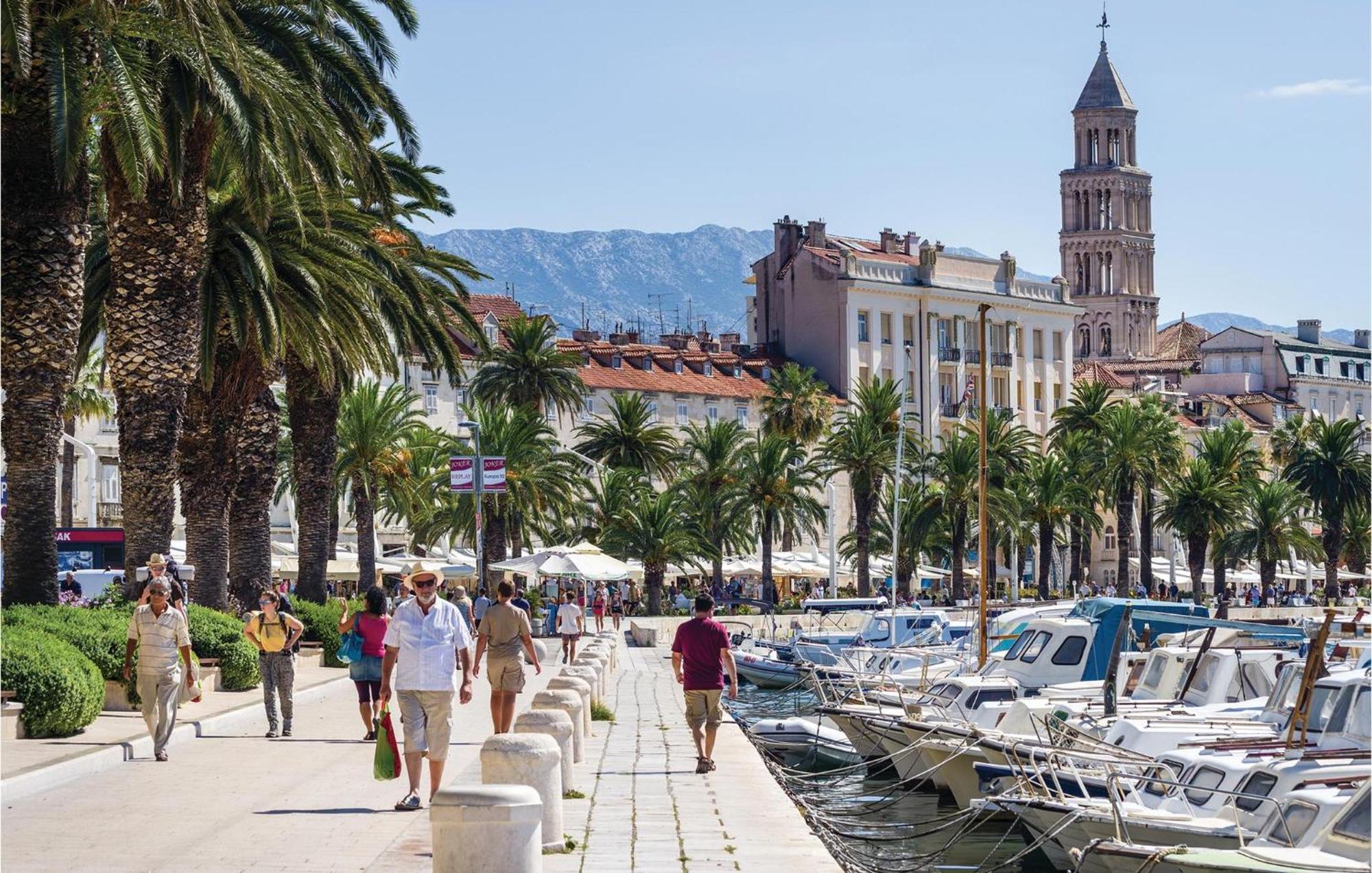 Lovely Apartment In Split With Wifi ภายนอก รูปภาพ